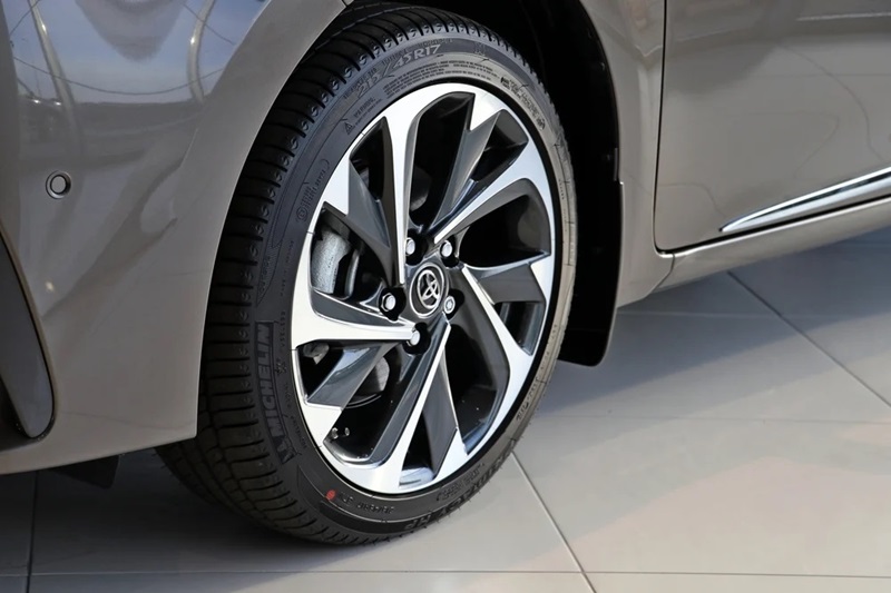 Beautiful Toyota wheel rims mounted on a Gray Toyota Corolla